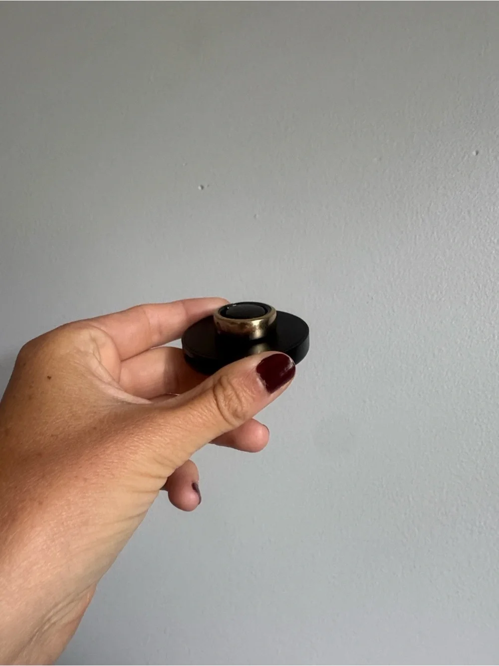 Oura Smart Ring Charger Accessory in Black and Gold